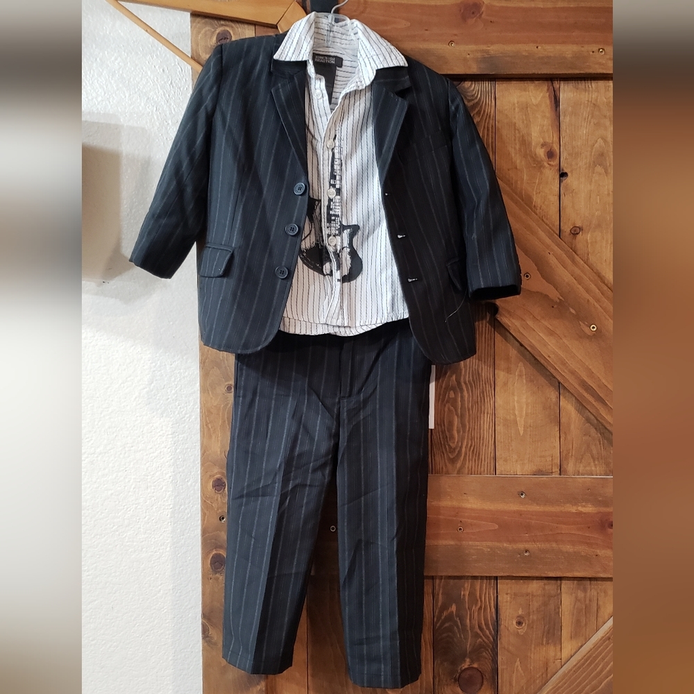 Reaction Kenneth Cole Boys 3T Pinstripe 3 piece Suit w/ Button Up Shirt